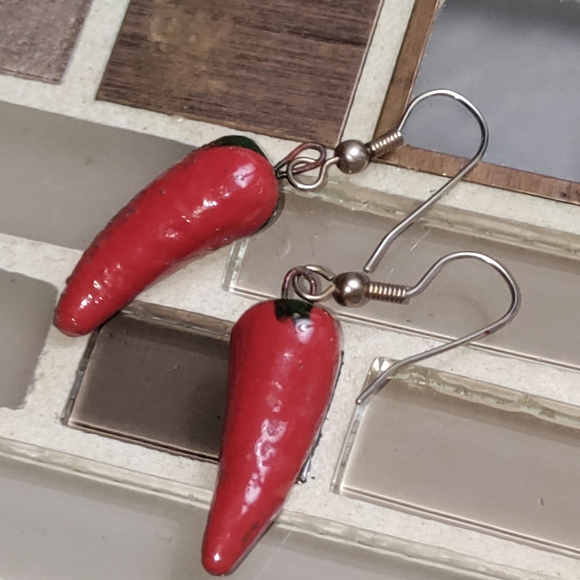 Vtg Ceramic Red Pepper earrings - Picture 2 of 4